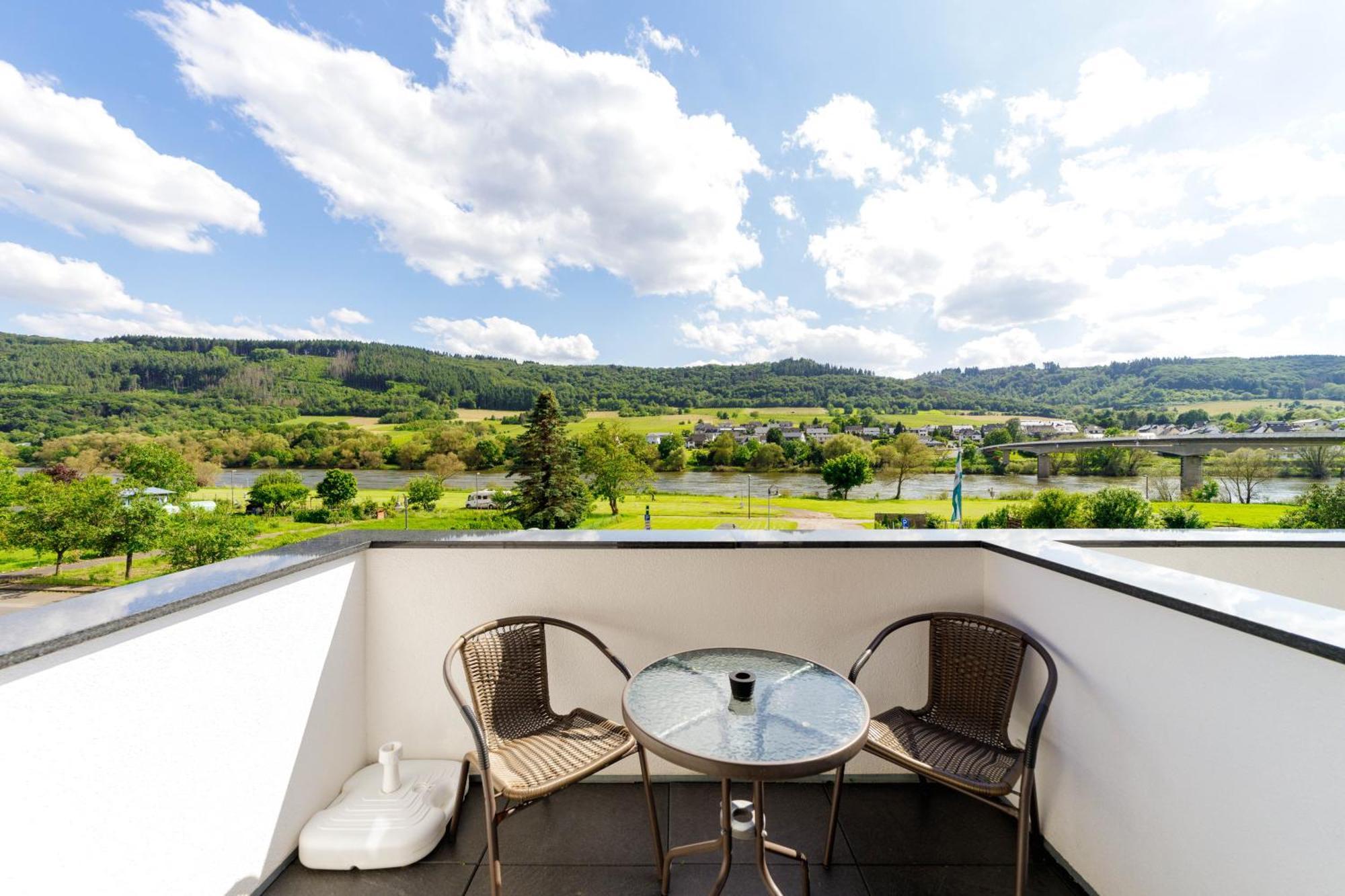 Vonmos Moselblick Apartments Kinheim Екстер'єр фото