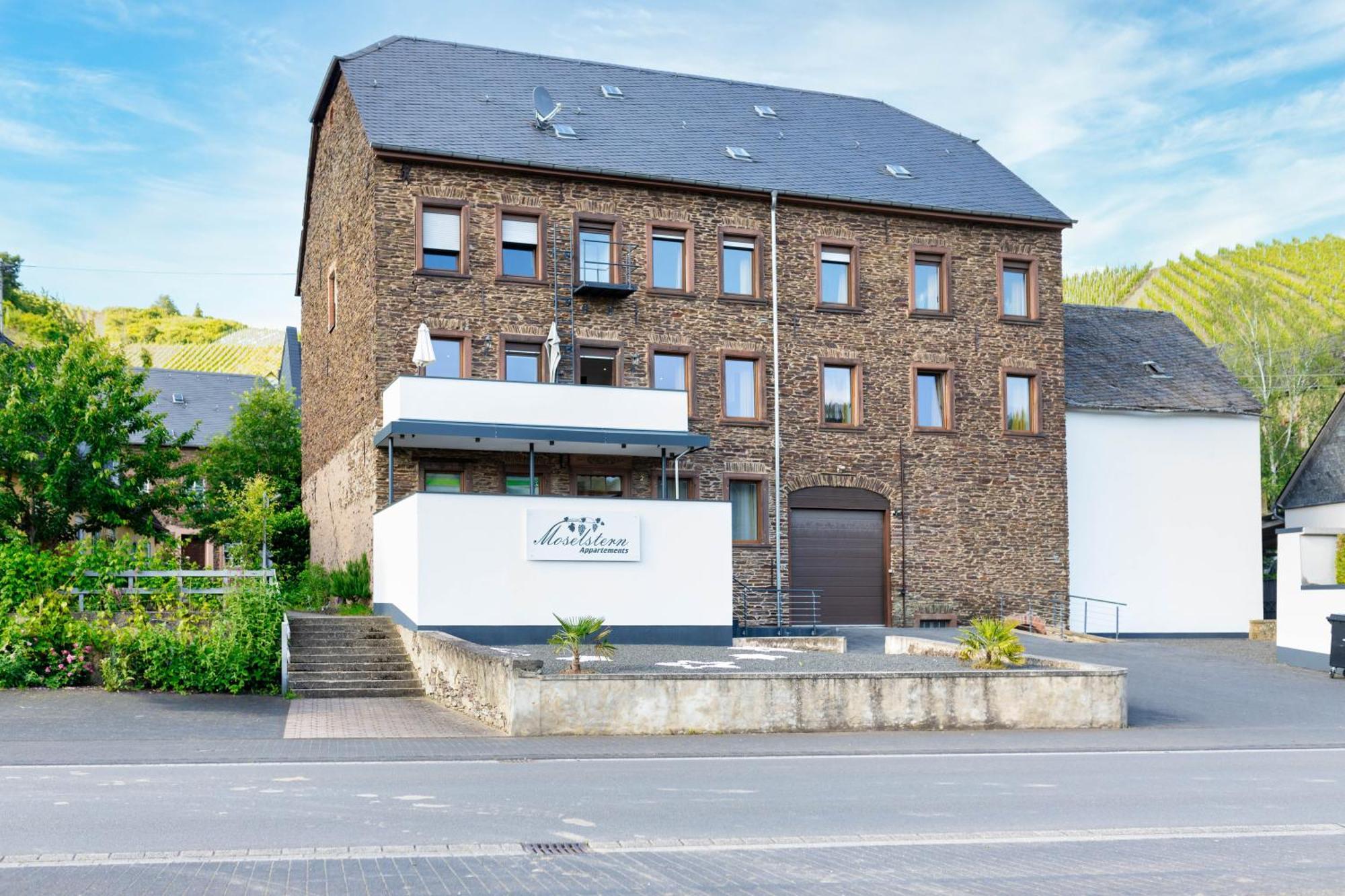 Vonmos Moselblick Apartments Kinheim Екстер'єр фото